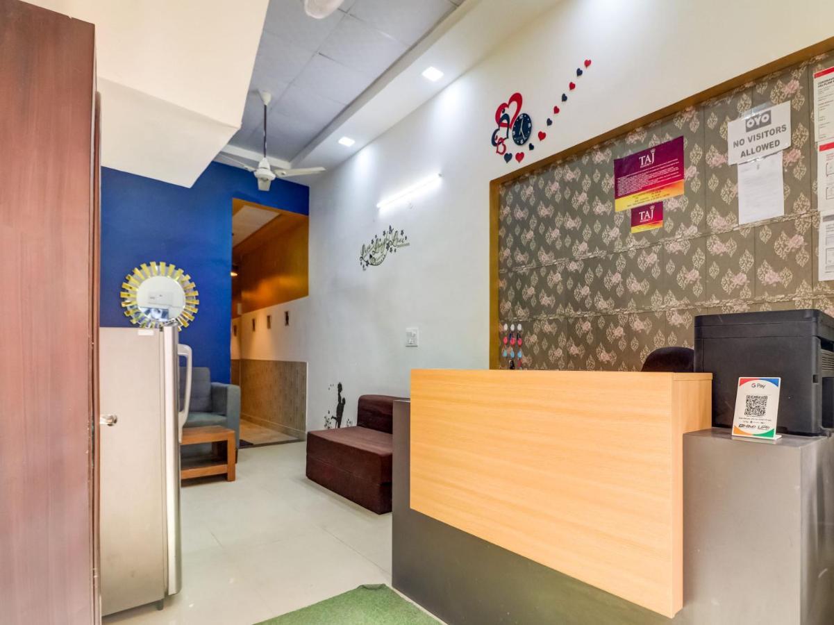 โอโย 74060 ทัช เรซิเดนซี Hotel นิวเดลี ภายนอก รูปภาพ