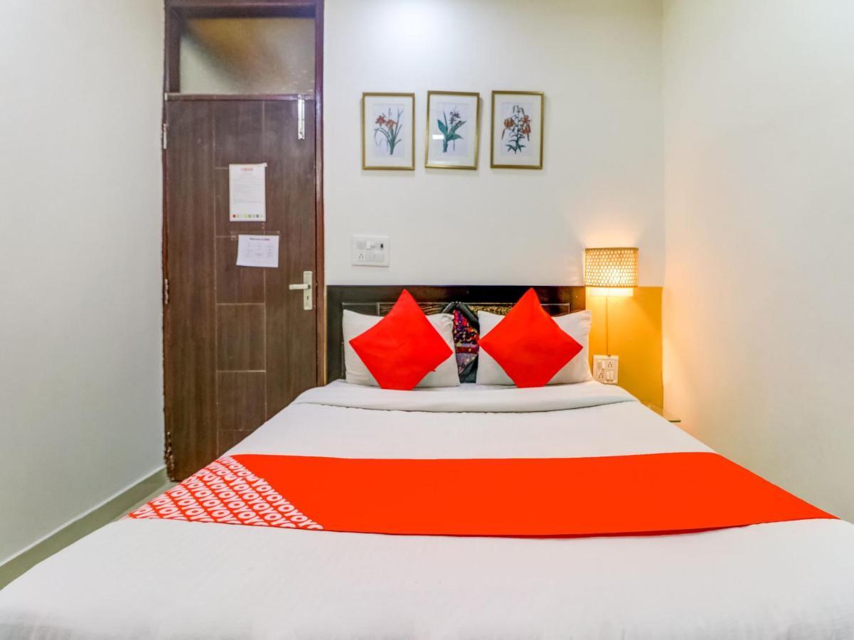 โอโย 74060 ทัช เรซิเดนซี Hotel นิวเดลี ภายนอก รูปภาพ